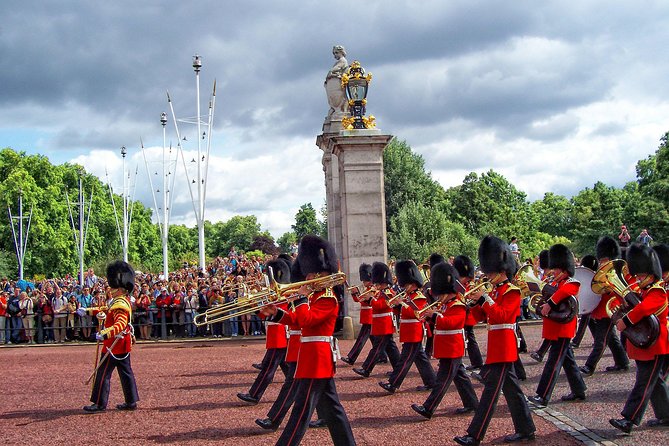 The Changing of the Guard - Exclusive Guided Walking Tour - Highlights of the Itinerary