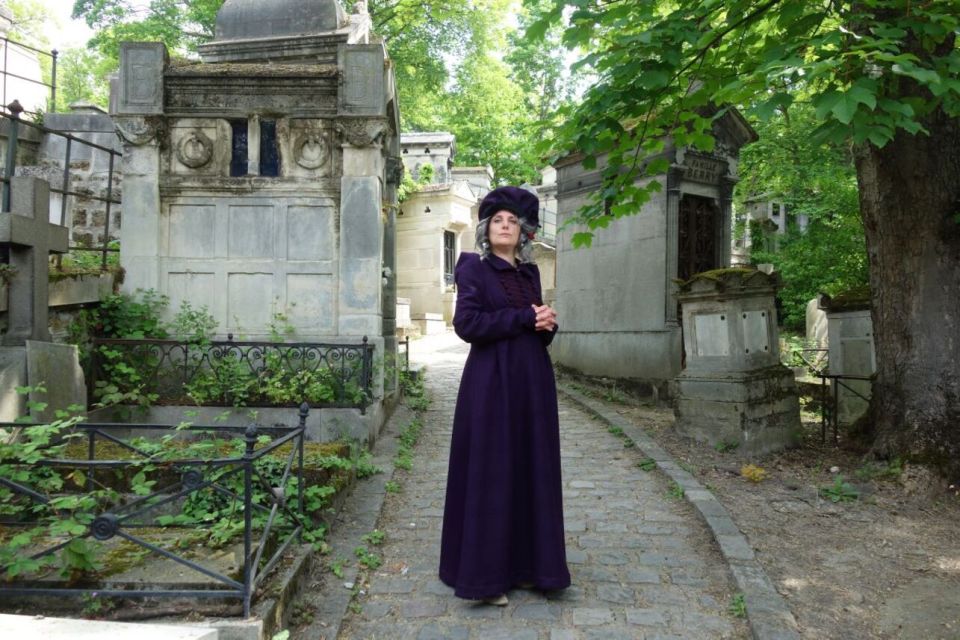 The Père Lachaise Cemetery Guided by the Great Sibylle - Exploring Romantic and Modern Aspects