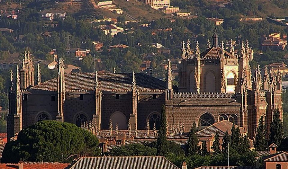 Toledo: Guided Walking Tour to Essential Monuments in Spanish - What to Expect on the Tour