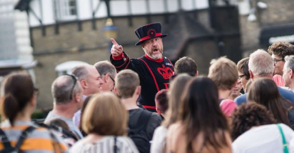 Tower of London: Opening Ceremony, Crown Jewels & Beefeaters - Engaging With Beefeaters