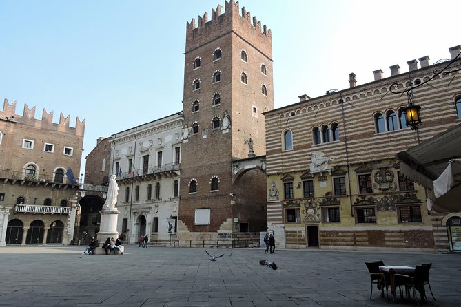 Verona City Tour With Official Guide - Not Double Languages - Notable Figures and Historical Stories