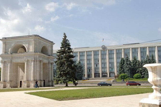 Walking Tour of Chisinau Review: Insights and Feedback - Host Response and Commitment