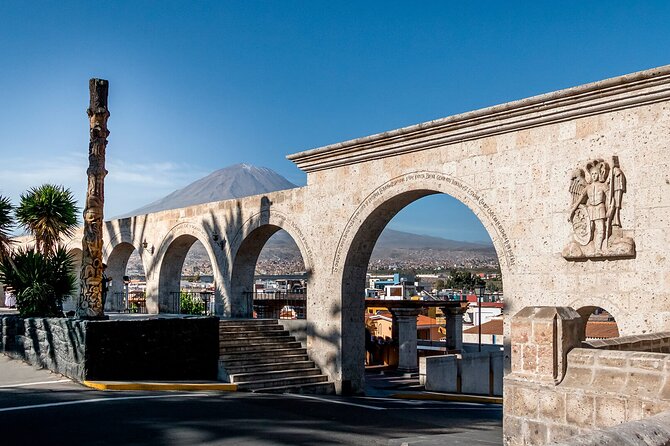 Walking Tour Through the Historic Center of Arequipa - Iglesia De La Compañía De Jesús