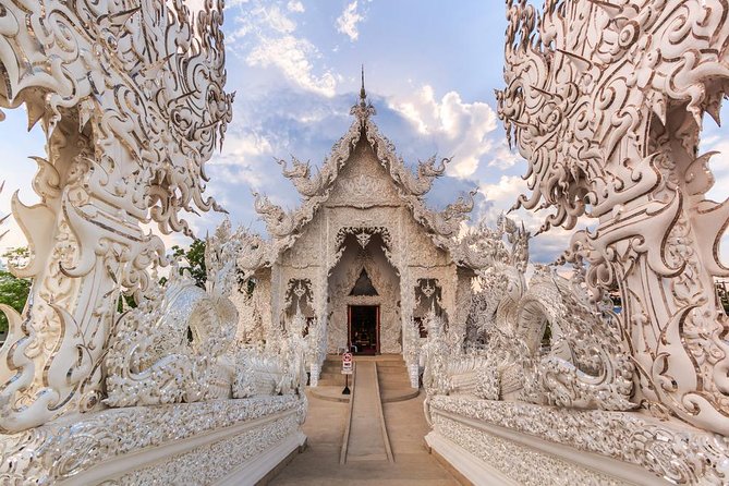 White Temple-Black House & Blue Temple Tour From Chiang Mai - Group Size and Participation