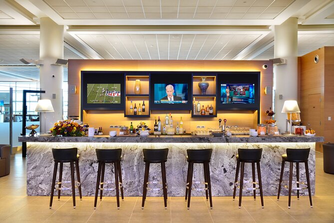Winnipeg Richardson International Airport Plaza Premium Lounge - Complimentary Amenities Offered