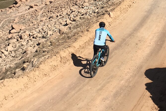 3 Hour Congata Rover Biking Ride Tour in Arequipa - Guide Expertise