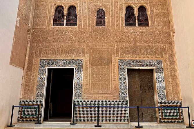 Alhambra and Nasrid Palaces Guided Tour With Tickets - Cultural Heritage