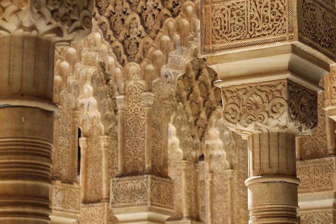 Alhambra & Generalife, Albaicín & Sacromonte Skip-the-Line Private Tour - Key Attractions: Alcazaba