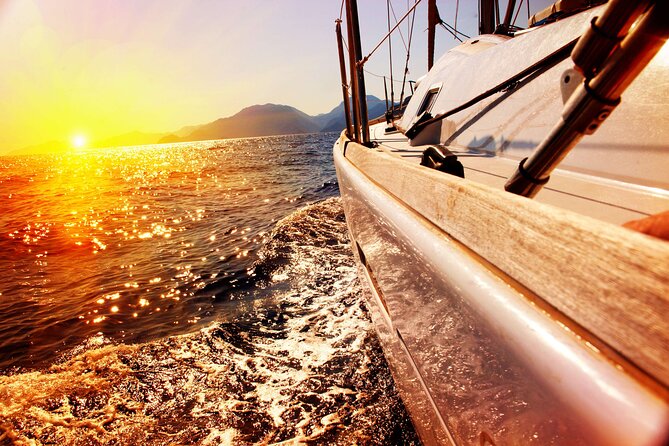 Amalfi Coast Sunset Boat Tour in Small Group - Refreshments and Snacks