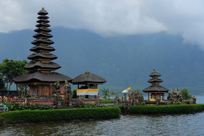 BALI INSTAGRAM TOURS; Handara Gate, Taman Ayun, & Ulundanu Temple - Taman Ayun Royal Temple