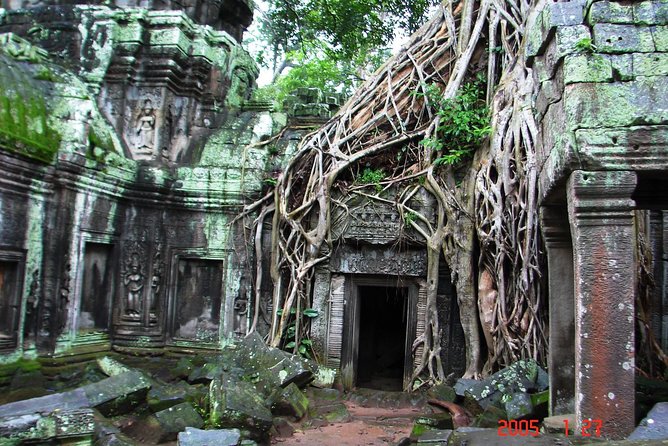 Bangkok to Angkor Wat 2 Days 1 Night Tour Go by Flight and Take Car Back - Accommodation Options