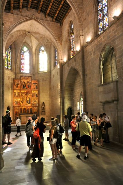 Barcelona 2-Hour Gothic Walking Tour - Meeting and Cancellation