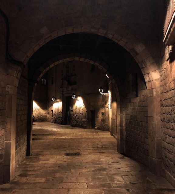 Barcelona: Gothic Quarter By Night Guided Walking Tour - Customer Reviews