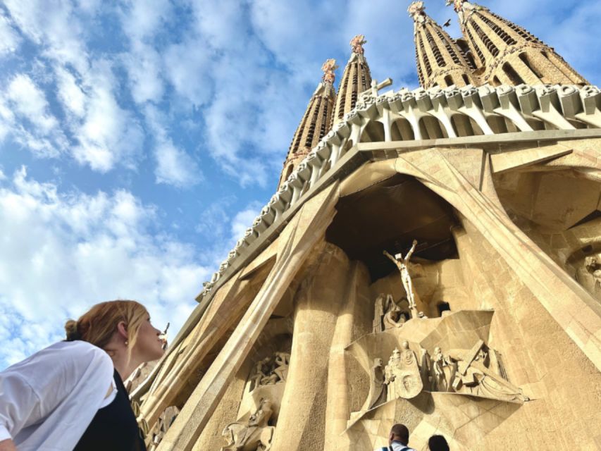 Barcelona: Sagrada Família Tour With Skip-The-Line Access - Experience Highlights