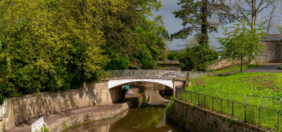 Bath : 2 Hour Historic Walking Tour With An App - Key Attractions