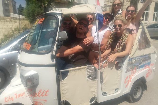Big Tuk Tuk City Tour Split - Navigating Splits Narrow Streets