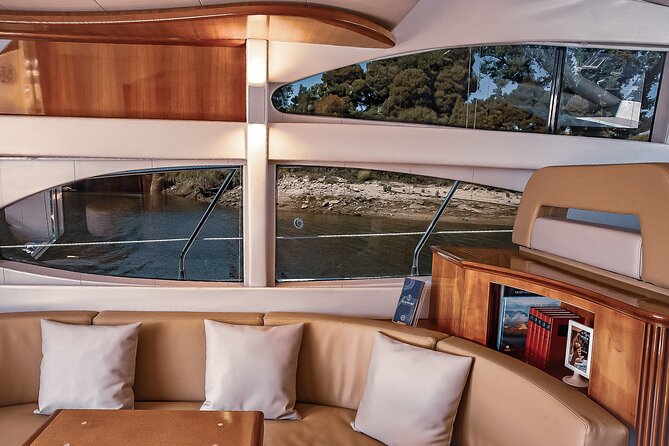 BRIDGES EXPERIENCE 2h-Private Yacht Tour in the City of Porto - Exploring the Douro River