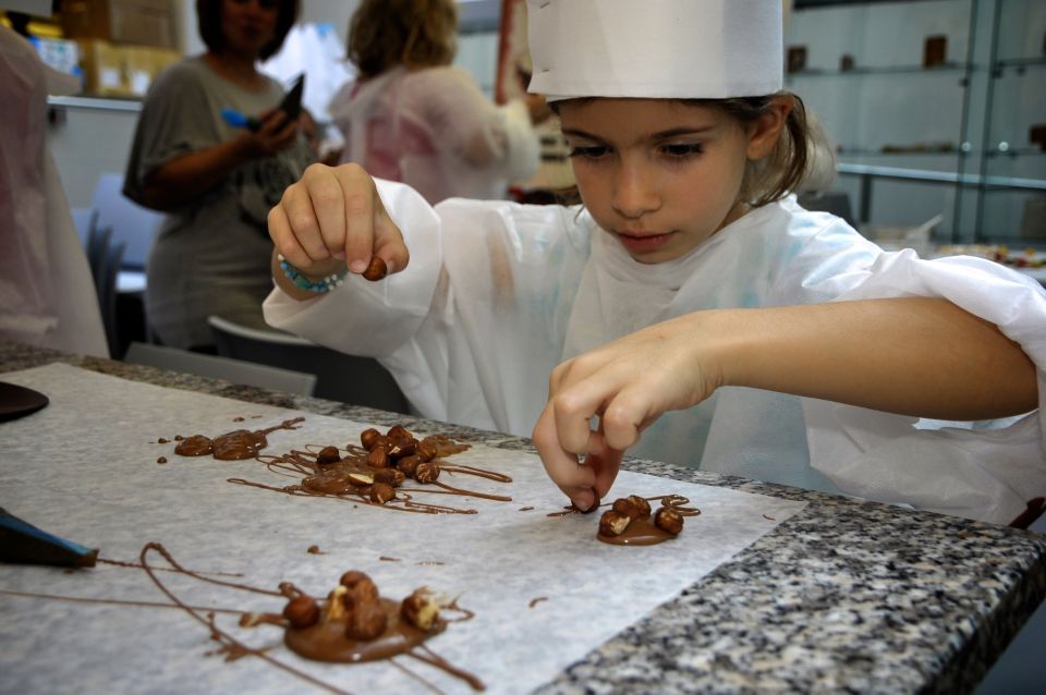 Bruges: Chocolate Making Workshop and Chocolate Museum Entry - Participant Ratings and Reviews