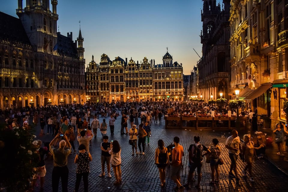 Brussels: Private Guided Walking Tour With Chocolate Tasting - Iconic Manneken Pis