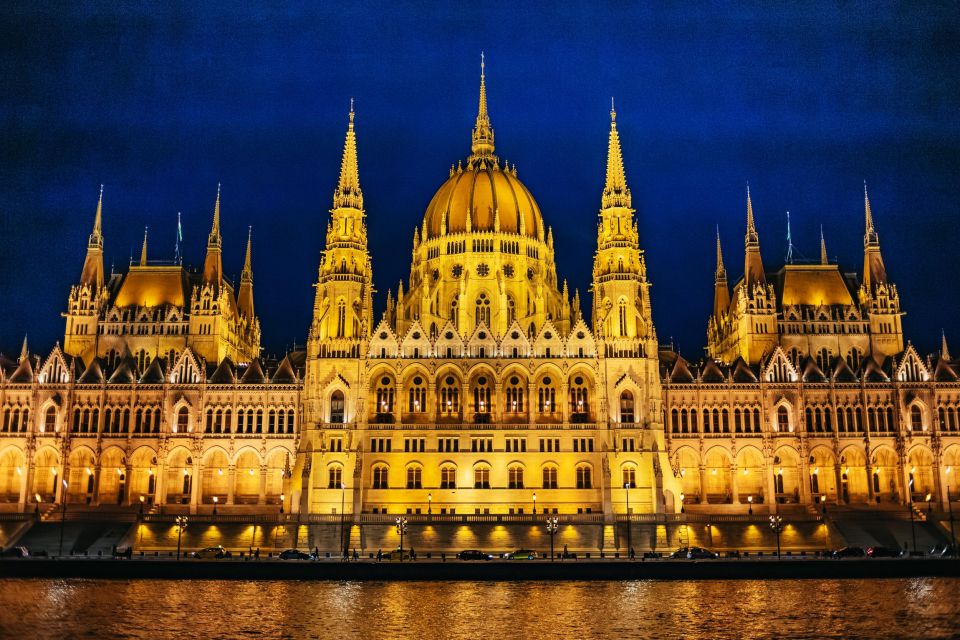 Budapest: 4-Course Dinner Cruise With Piano Show - Itinerary and Key Landmarks