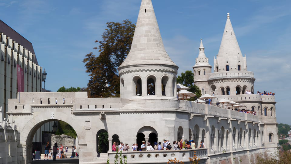 Budapest: City Highlights Walking Tour - Tour Features and Accessibility