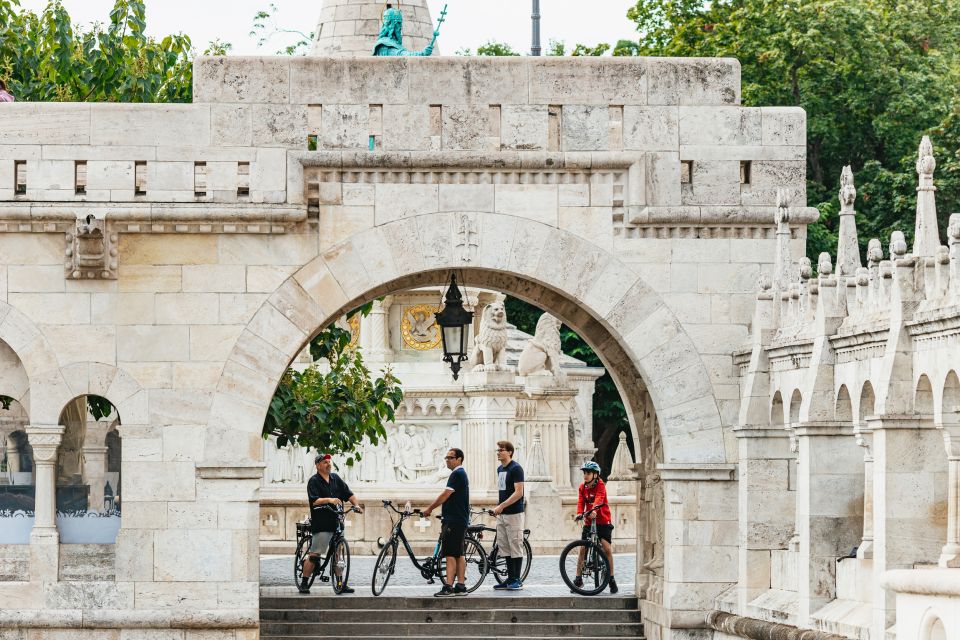 Budapest: Grand Sightseeing Bike Tour - Meeting Point Details