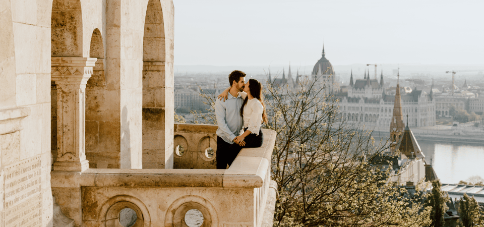 Budapest: Romantic Photoshoot at Budas Iconic Sightseeings - Tips for Your Photoshoot