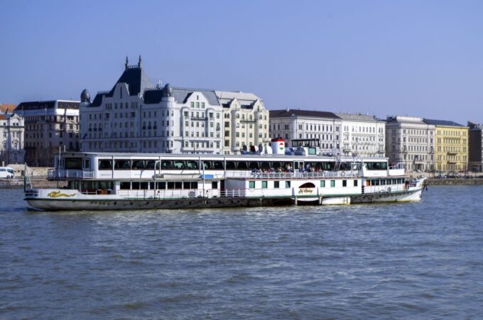 Budapest: Summer Brunch & Cruise With Prosecco or Cake - Booking and Cancellation Policy