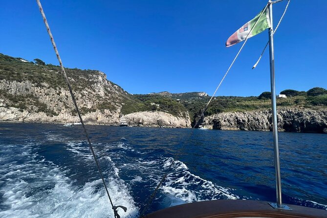 Capri by Boat Private Comfortable Tour - Hosts Response to Customer Concerns