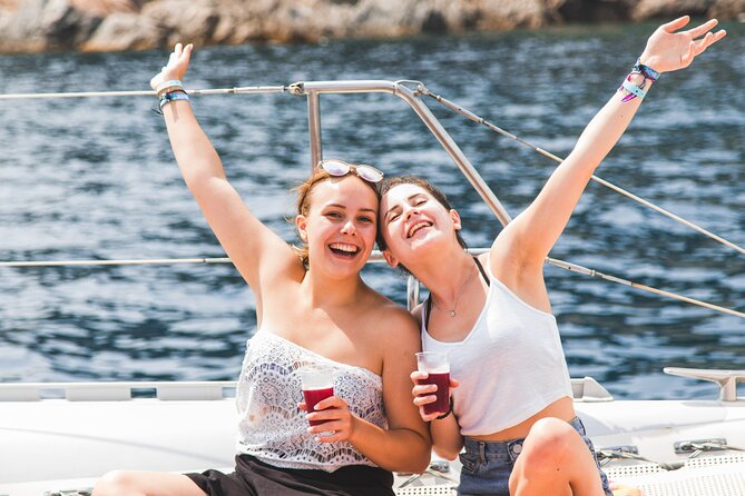 Catamaran Departure in a Young Atmosphere - Reviews and Ratings
