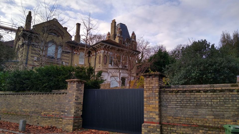 Celebrity Homes Tour of Hampstead - Legendary Personalities Abodes