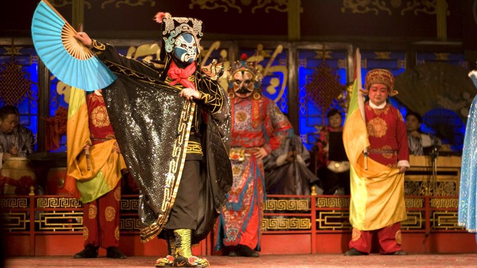 Chengdu: Illuminated Night Tour With Sichuan Opera or Hotpot - Sichuan Opera Experience