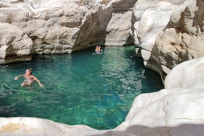 Day Tour to Wahiba Sands Desert and Wadi Bani Khalid (Desert Safari) - Exploring Wadi Bani Khalid