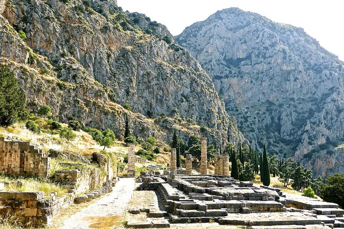 Delphi Meteora and Thermopylae 2-Day Private Tour - Food and Dining Options