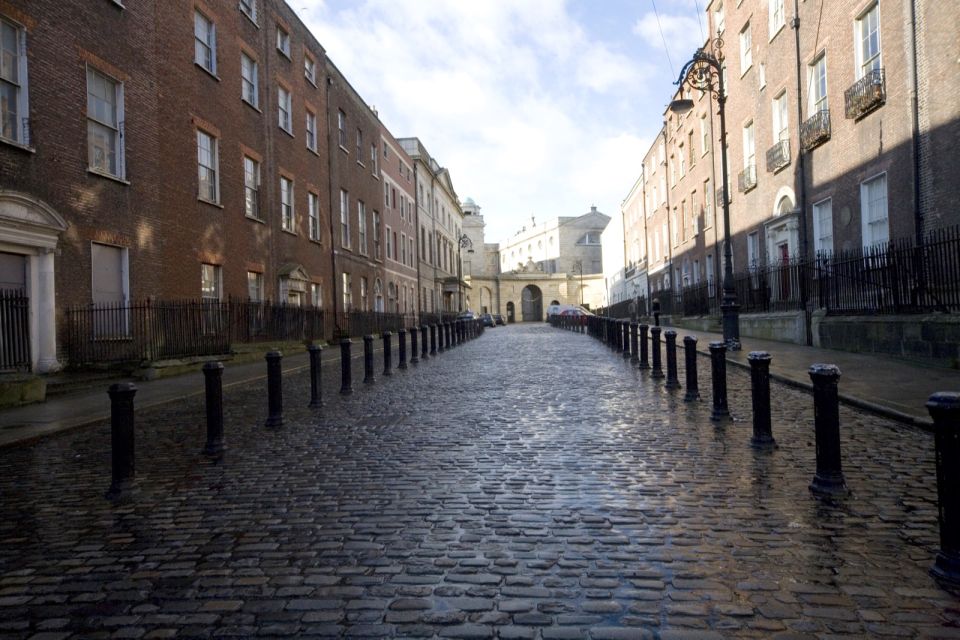 Dublin: Private Tour of City Monuments in Spanish - Booking Information