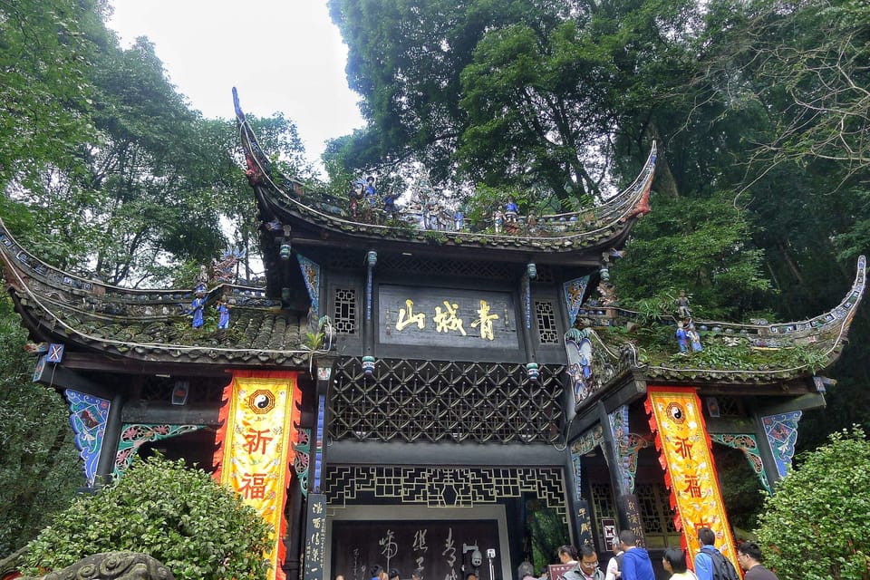 Dujingyan and Mt Qingcheng Day Trip With Taoism Experience - Lunch and Gratuities