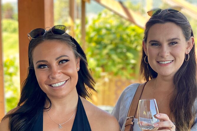 East Kelowna Half-Day Guided Wine Tour With 4 Wineries - Cancellation and Reviews