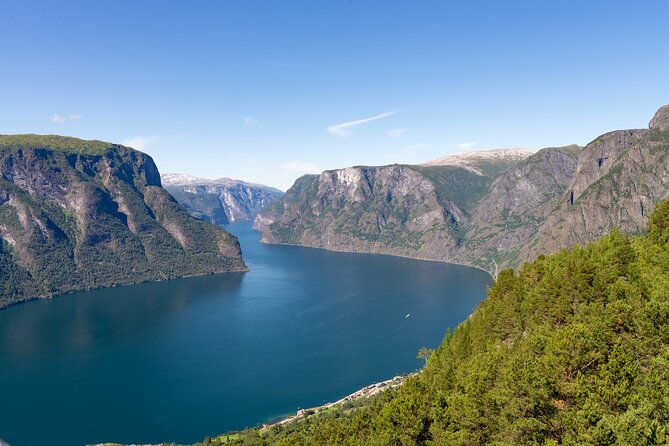 Flam: The Spectacular Stegastein Viewpoint Tour (Small Group) - Accessibility and Group Size