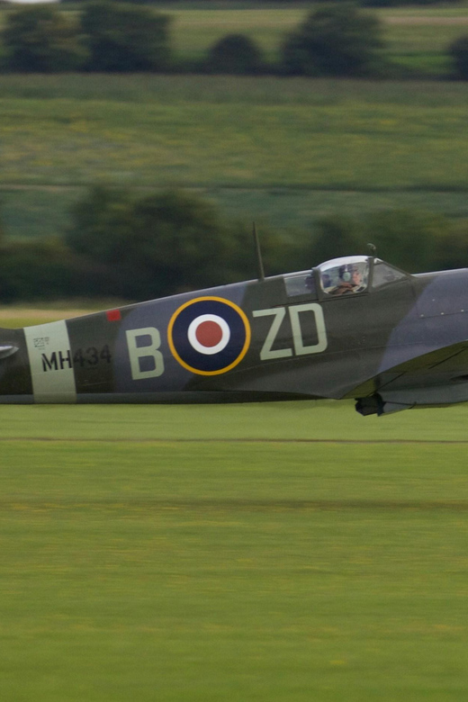 Flight in a WWII Spitfire - Pilots Perspective