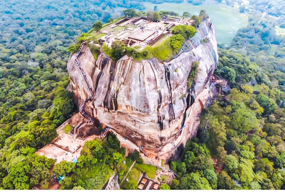 Fom Negombo: Sigiriya Rock & Ancient City of Polonnaruwa - Sigiriya Rock Fortress