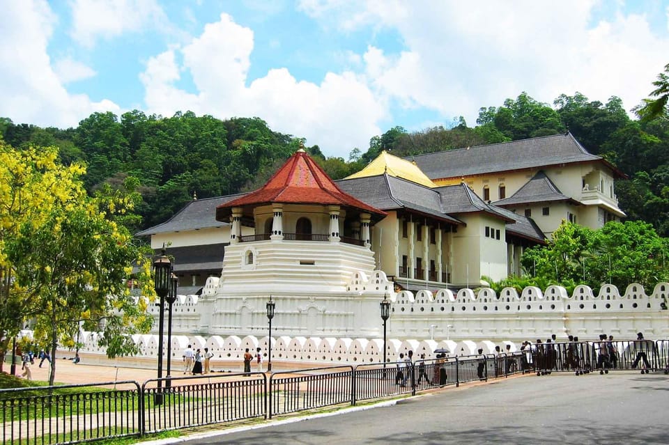 From Galle/Mirissa/Hikkaduwa Day Trip to Experience Kandy - Temple of the Sacred Tooth