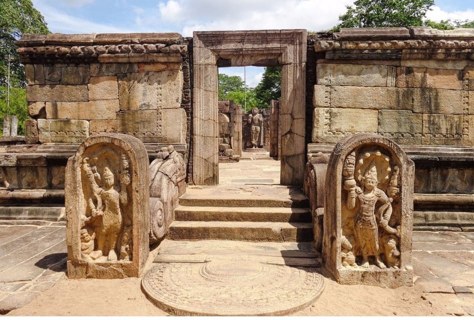 From Kandy: Sigiriya Rock & Ancient City of Polonnaruwa - Arrival at Polonnaruwa