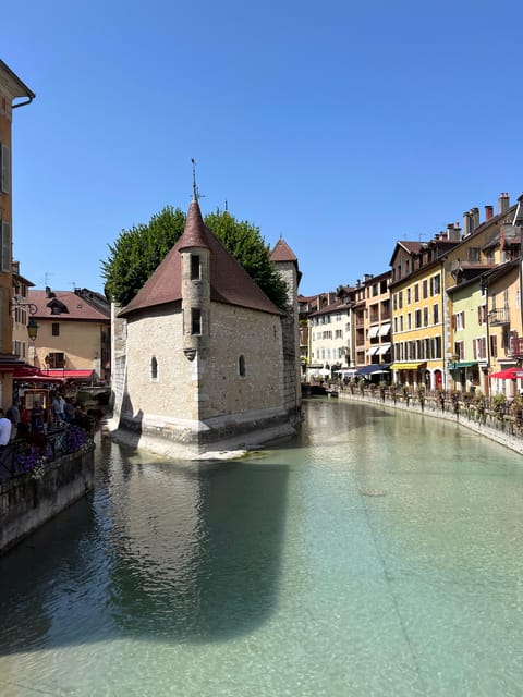 From Lyon: Medieval Town of Pérouges & Annecy Day Tour - Visiting Pérouges