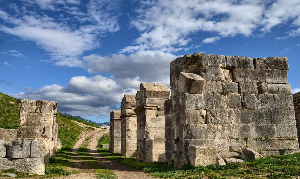 From Split: Salona and Klis History Private Tour - Fortress Evolution Over Time