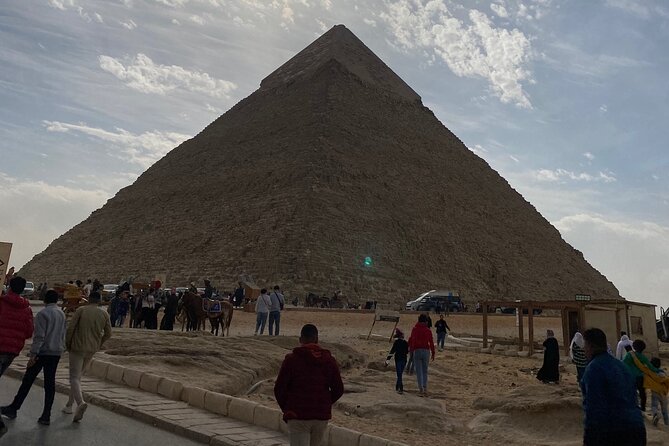 Giza Pyramids & Sphinx and Egyptian Museum All Inclusive - Discovering the Sphinx