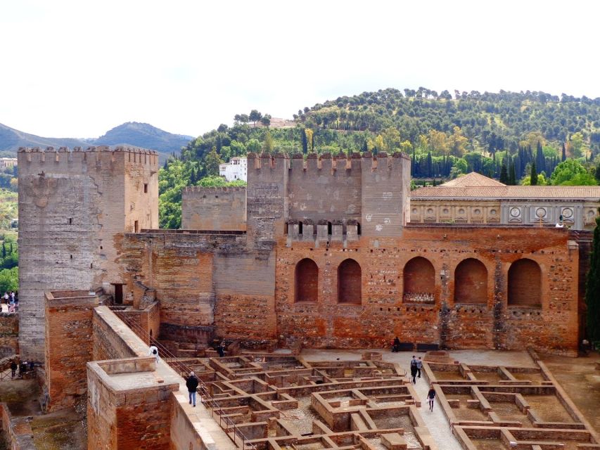 Granada: Alhambra and Generalife Gardens Guided Tour - Guide Profiles