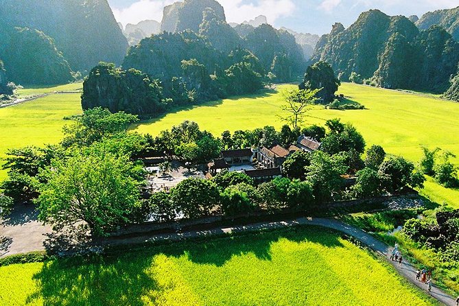 Hoa Lu Tam Coc Full Day Tour: Small Group Tour & Buffet Lunch - Cycling Through Countryside