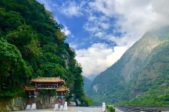 Hualien Taroko Day Tour From Ximending - Accessibility Information