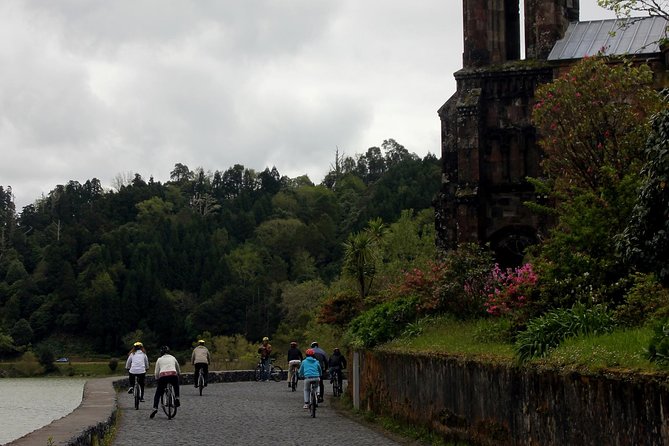 Kayaking and Mountain Biking in Furnas - Transportation and Accessibility