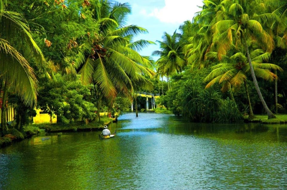 Kumarakom Backwater Houseboat Cruise Tour (03 Days) - Transportation and Guide